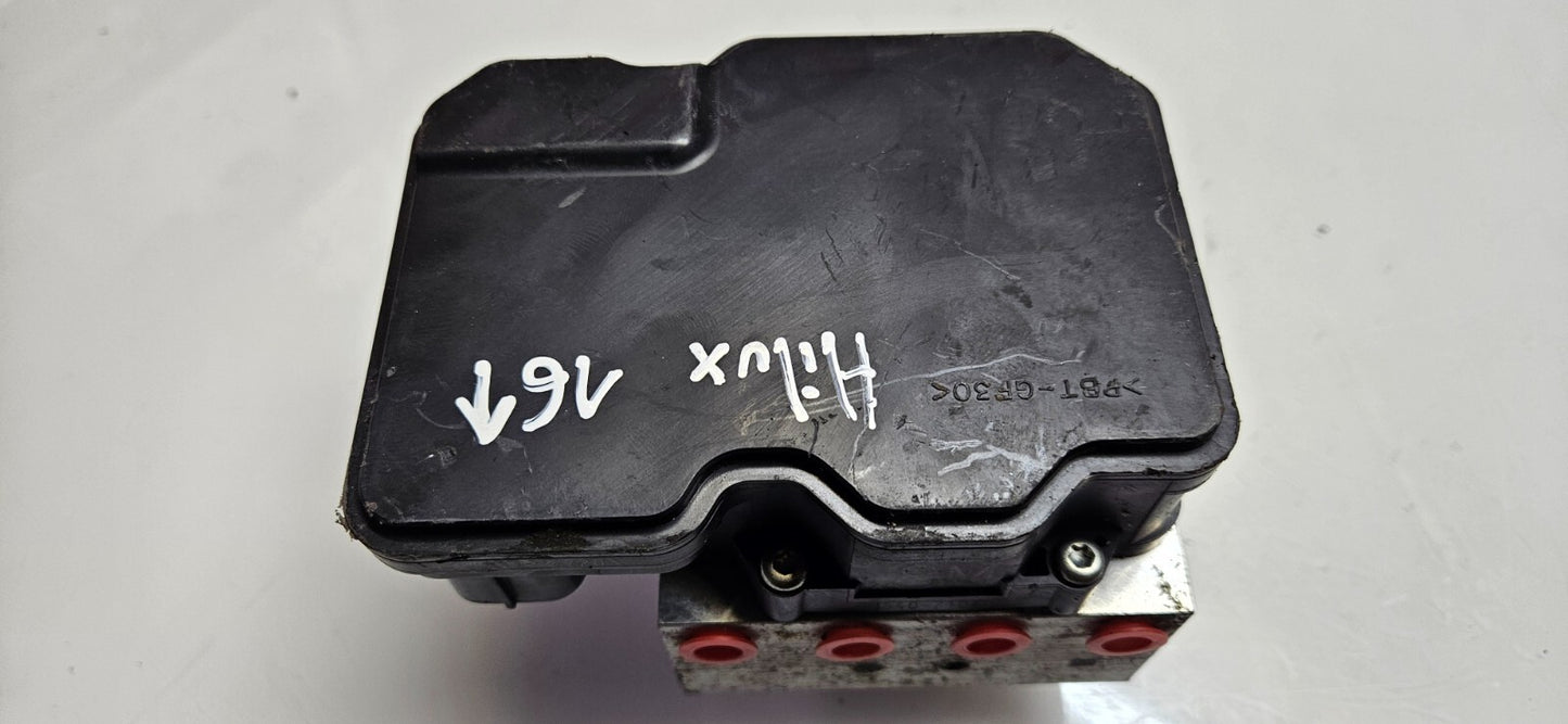 Toyota Hilux ABS Hydraulikblock Steuergerät 44540-71060 116040-44720 89541-71780
