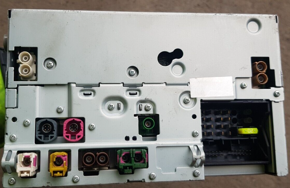 Mercedes W204 Headunit Navigationssystem A 2049006009 A 2049012203 mit PIN Code