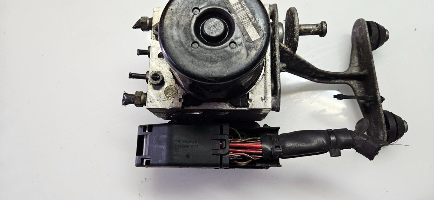 Mercedes C-Klasse ABS Hydraulikblock Pumpe Steuergerät A 2045455232 A 2044310512