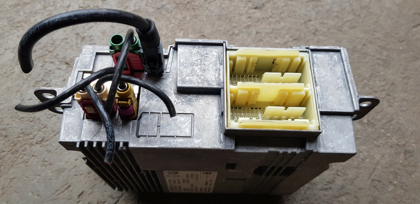 Mercedes Sprinter Radio Multimedia Steuergerät A 9079002701 A 9079017300