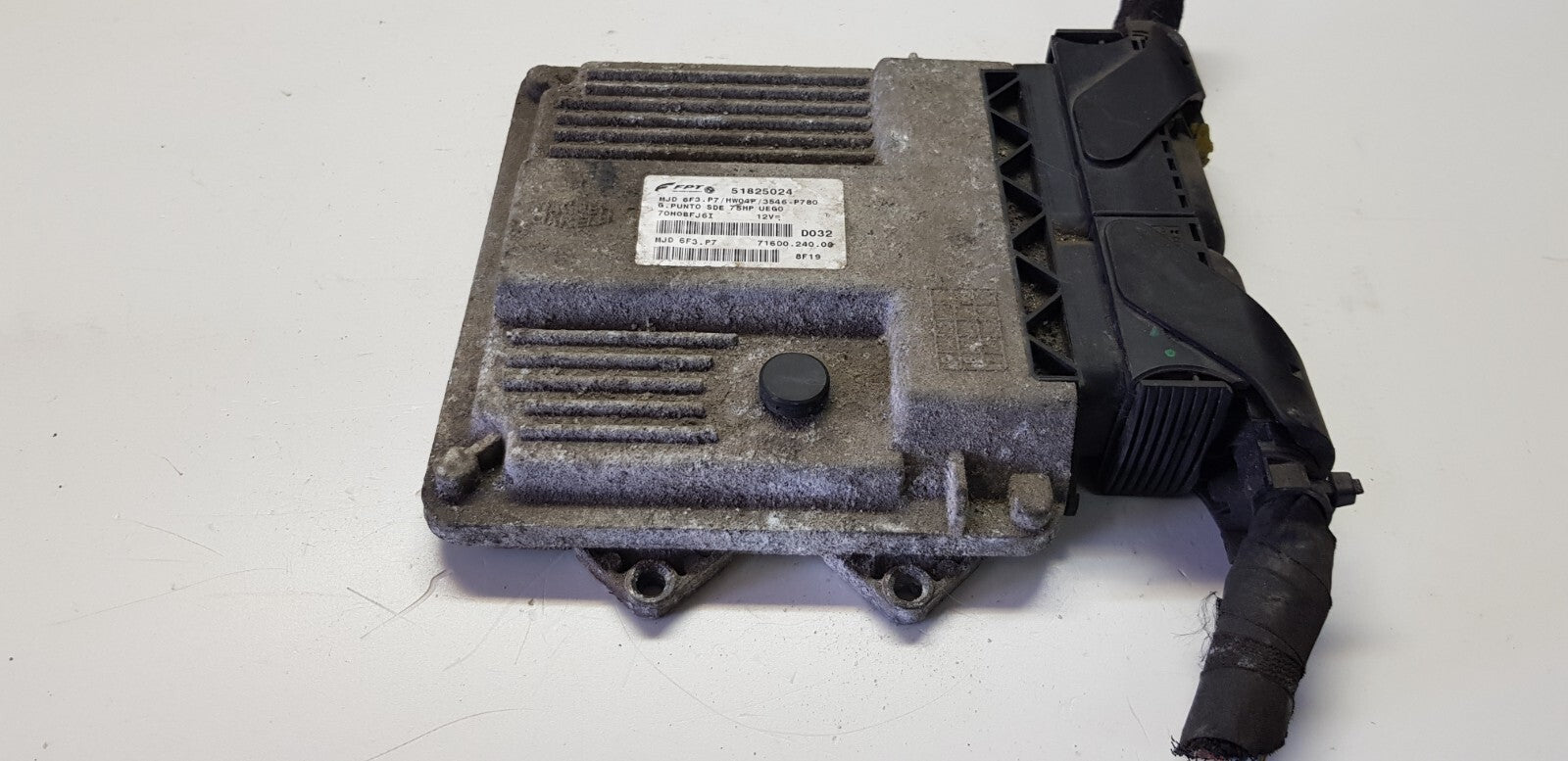 Fiat Grande Punto Motorsteuergerät Steuergerät 51825024 MJD 6F3.P7 HW04P