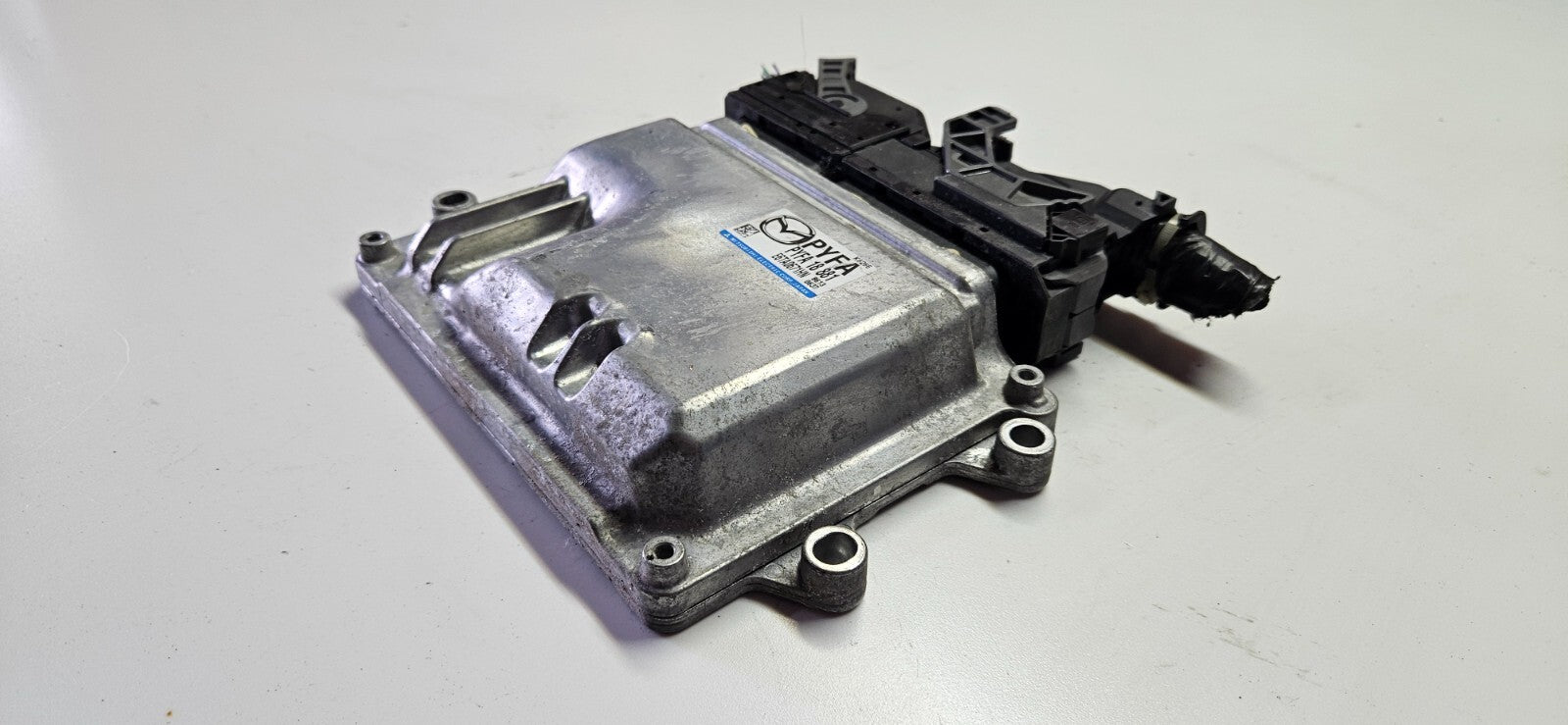 Mazda Motorsteuergerät Steuergerät E6TA0671HN PYFA 18 881