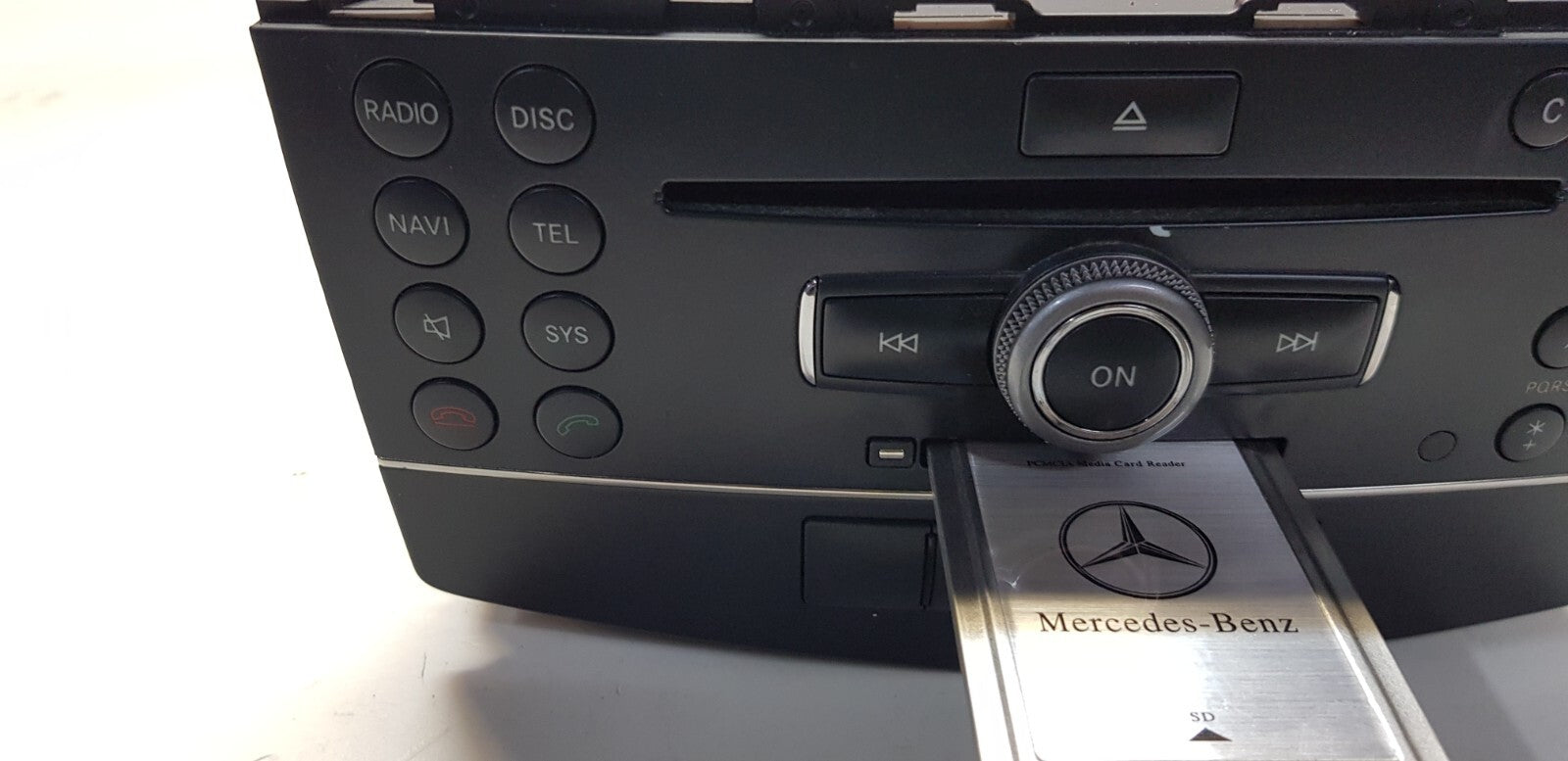 Mercedes W204 Headunit Comand Navigation A 2048704994 A 2048707590 mit PIN Code