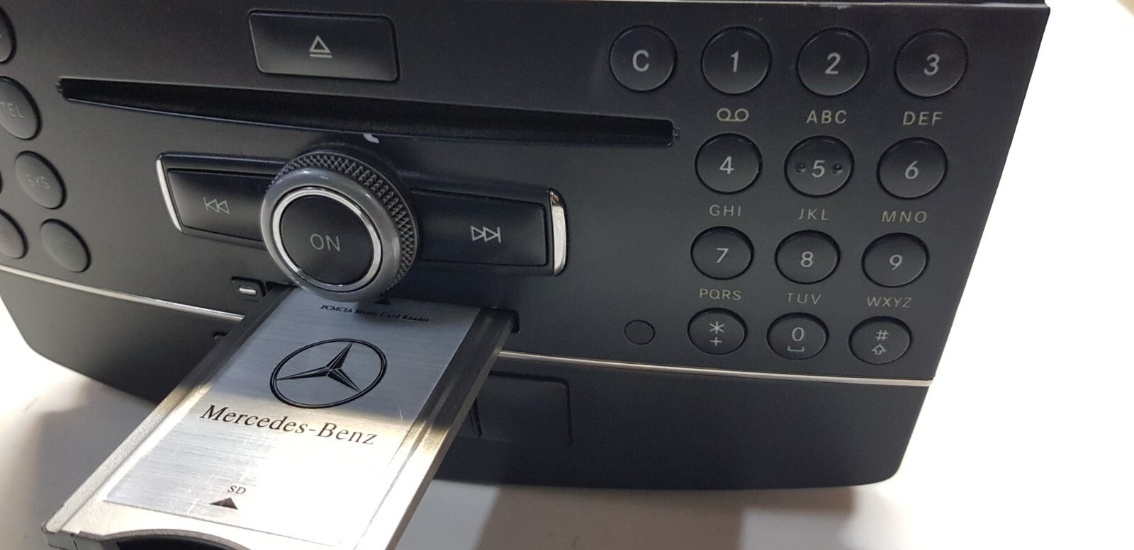 Mercedes W204 Headunit Comand Navigation A 2048704994 A 2048707590 mit PIN Code