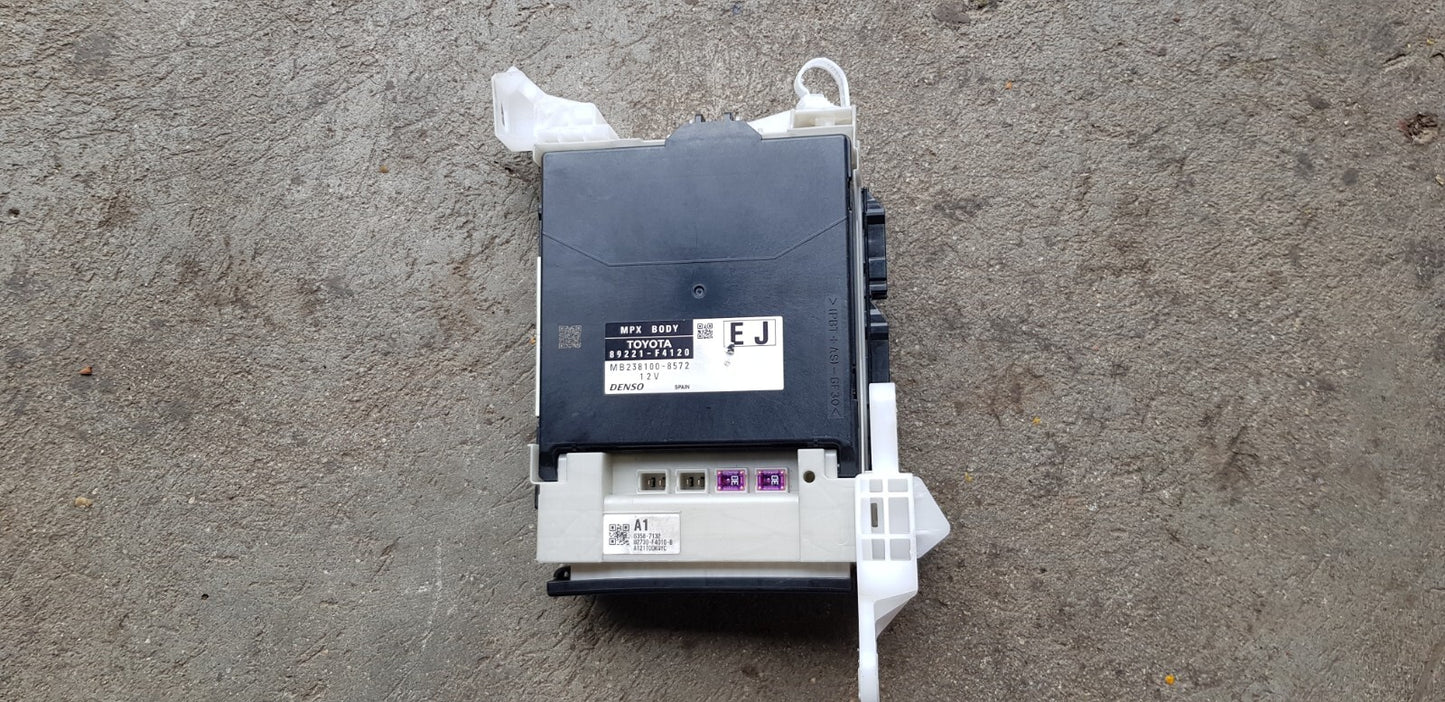Toyota Steuergerät 89221-F4120 MB238100-8572