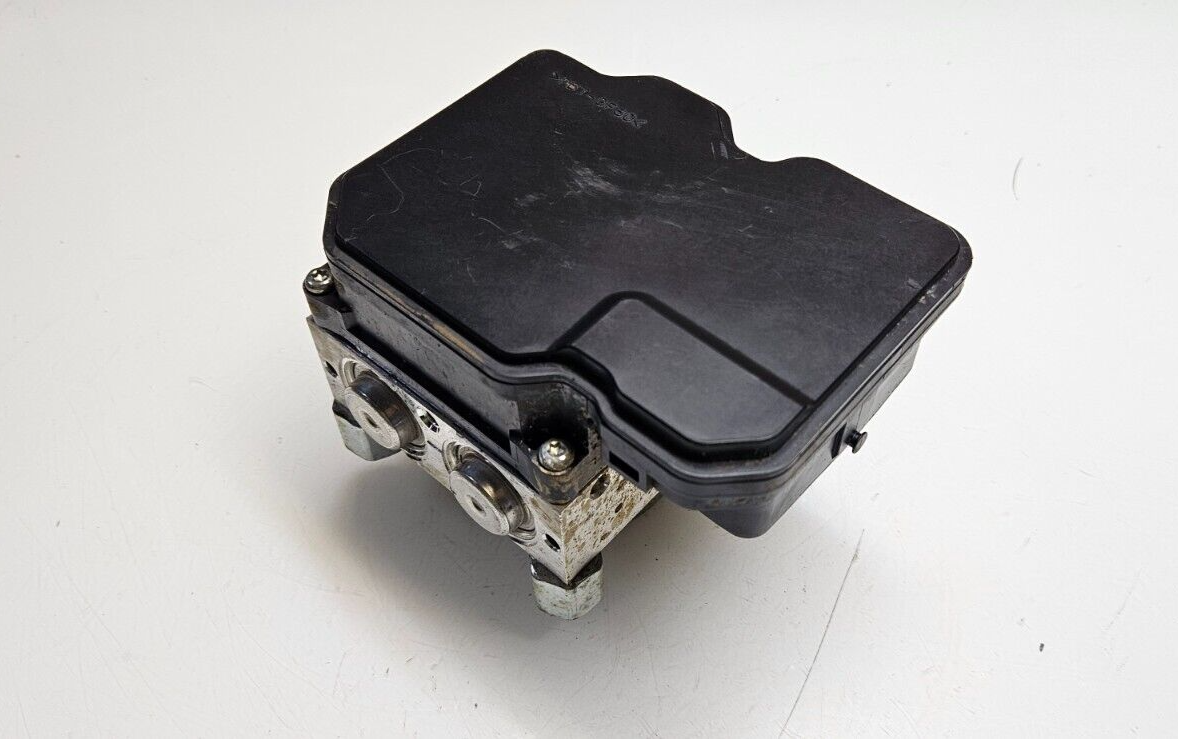 Toyota Hilux ABS Hydraulikblock Pumpe Steuergerät 44540-71061 116040-49360