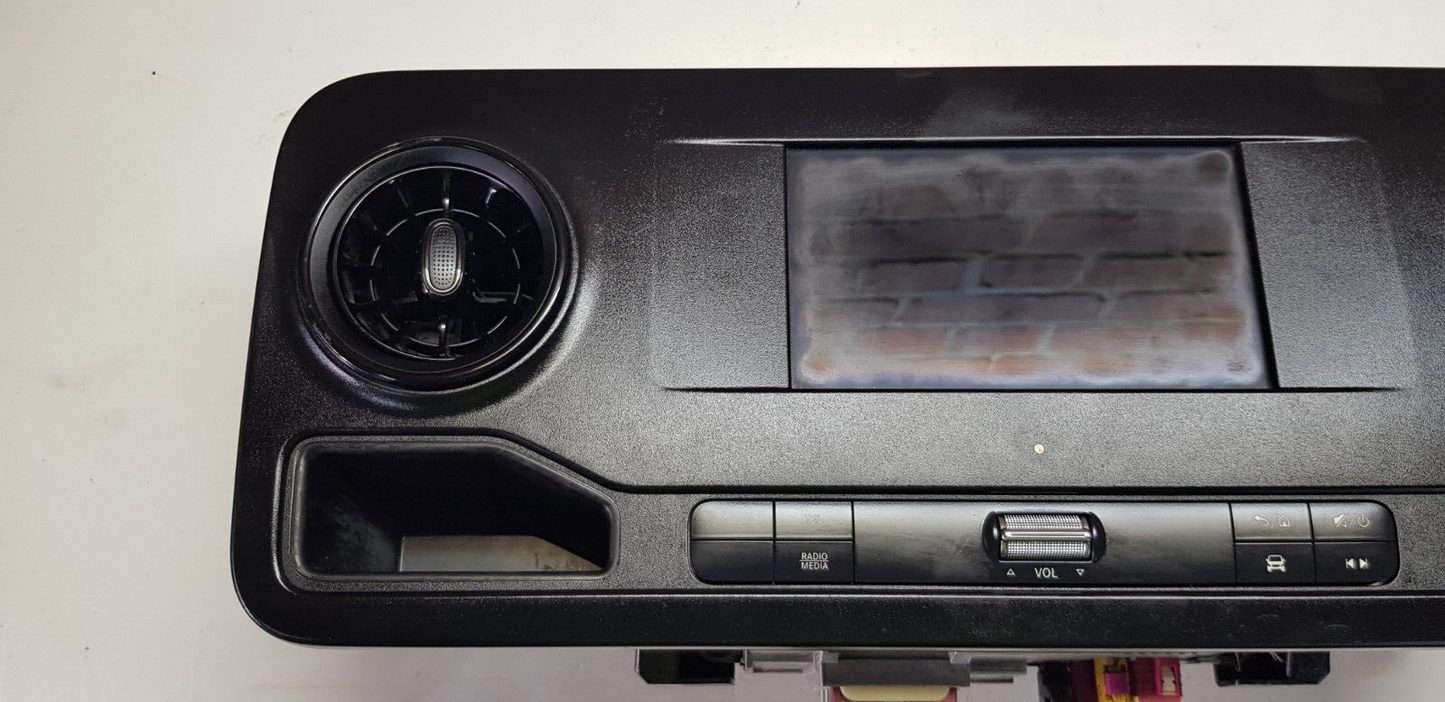 Mercedes Sprinter W907 Radio Headunit mit Bildschrim A 9079002701 A 9079001703