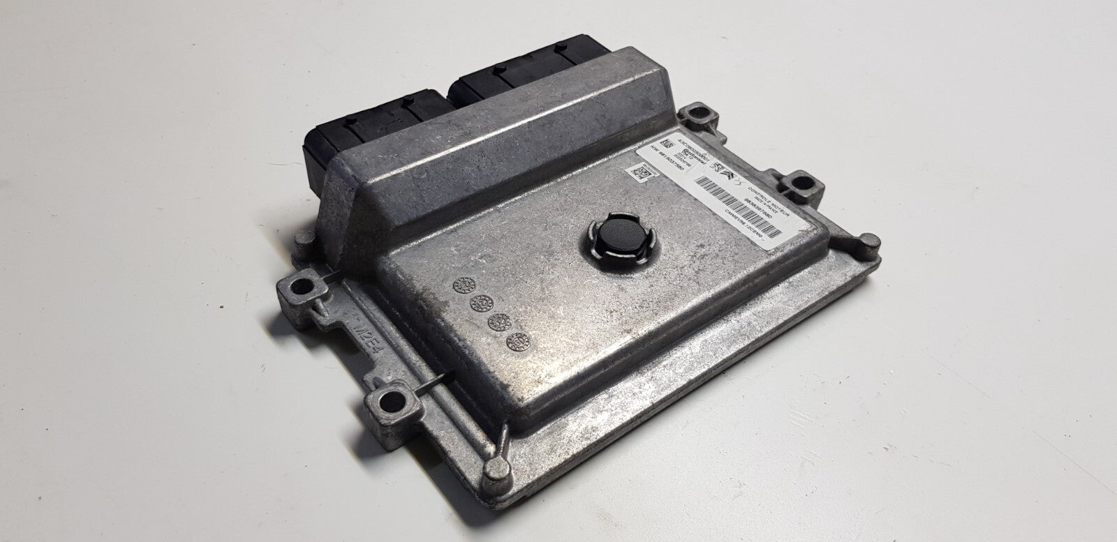 Opel Corsa Schaltg. Motorsteuergerät Steuergerät 9838397680 9815037580