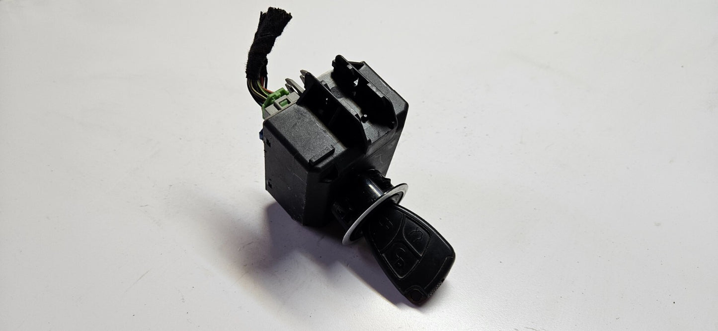 Mercedes A B CLA Zündschloss mit Schlüssel A 2469058501