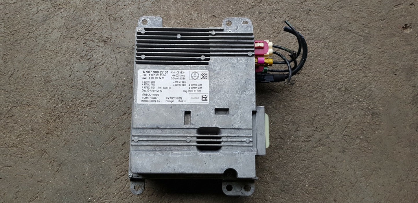 Mercedes Sprinter Radio Multimedia Steuergerät A 9079002701 A 9079017300