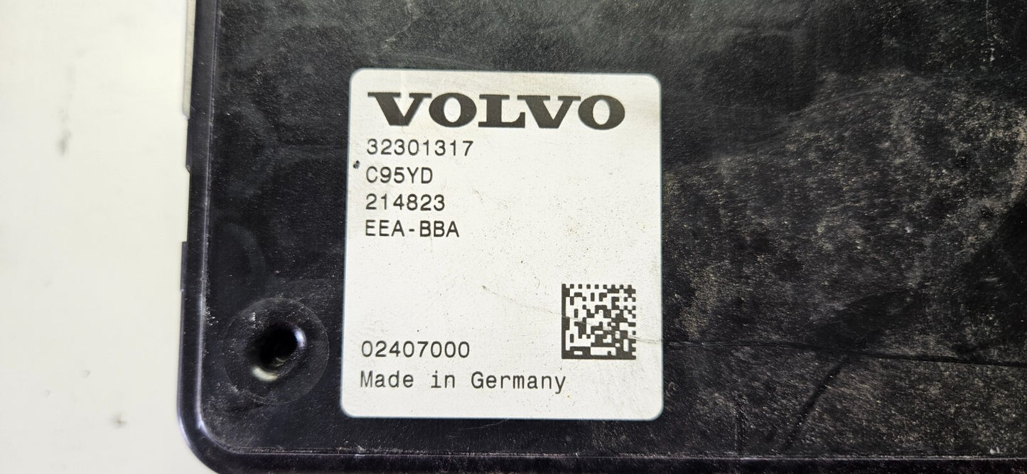 Volvo Steuergerät Spannungswandler 32301317 C95YD 214823