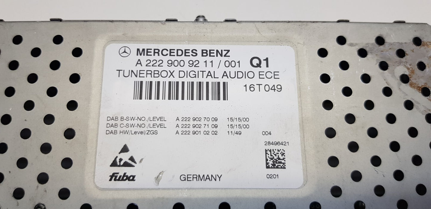 Mercedes DAB Tuner Audio Steuergerät A 2229009211 A 2229010202