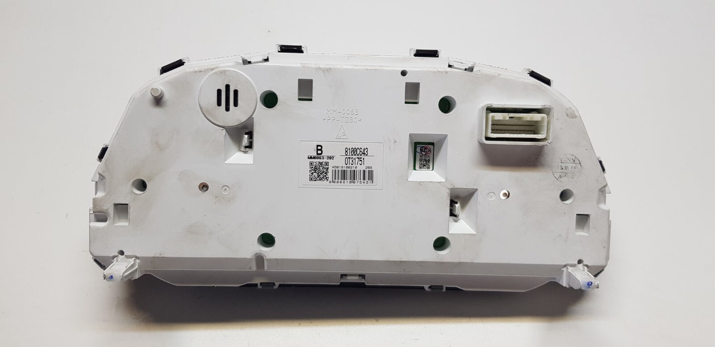 Mitsubishi Pajero Kombiinstrument Tacho 8100C643 0T31751