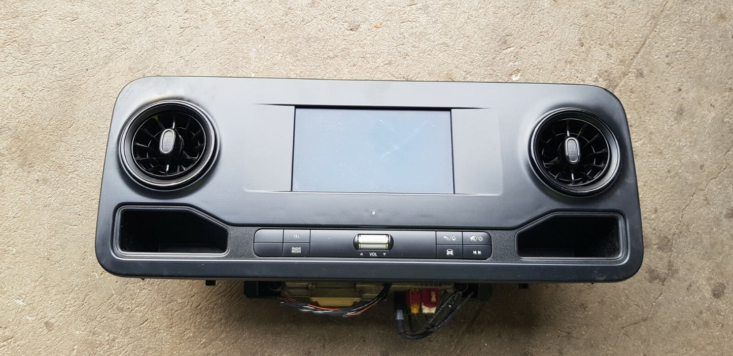 Mercedes Sprinter 907 Bildschirm mit Radio Steuergerät 9079008703 9079001703