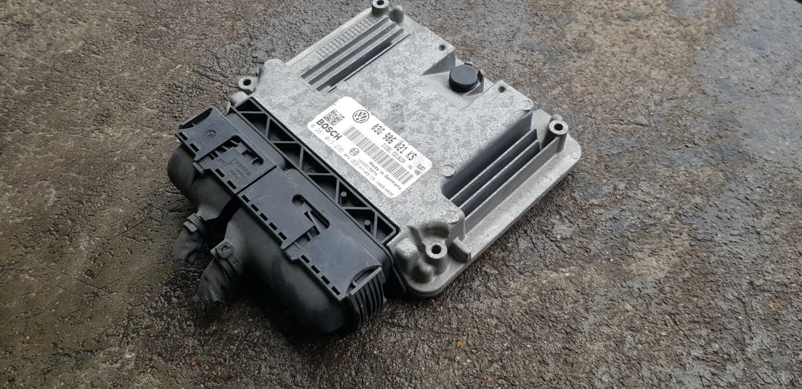 VW Golf Motorsteuergerät Steuergerät 03G906021KS 0281013235