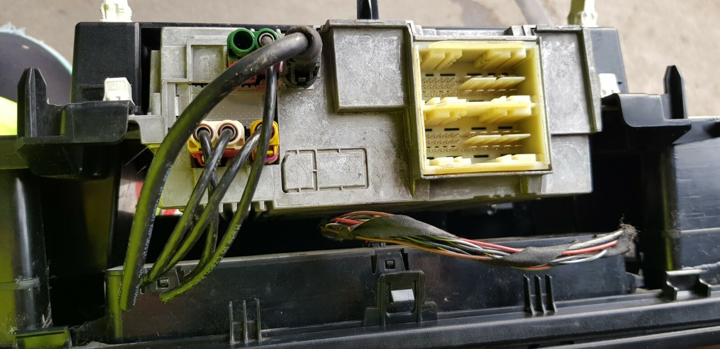 Mercedes Sprinter 907 Bildschirm mit Radio Steuergerät 9079008703 9079001703