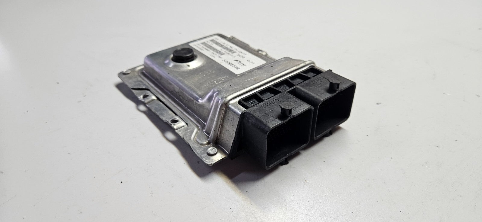 Fiat Motorsteuergerät Steuergerät 52068598 9GF.TA HWN01