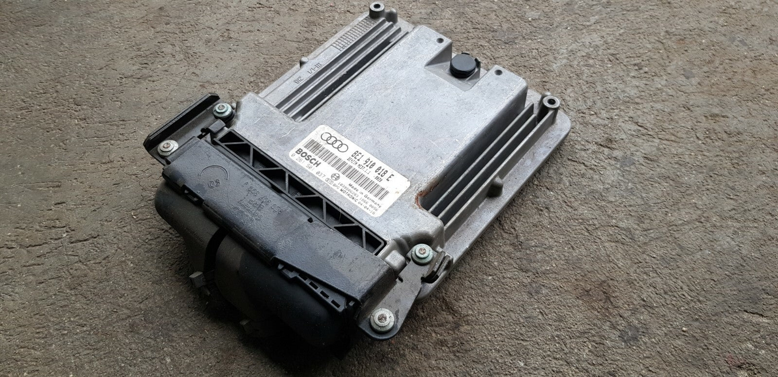 Audi A4 Motorsteuergerät Steuergerät 8E1910018E 0261S01037 PLUG&PLAY