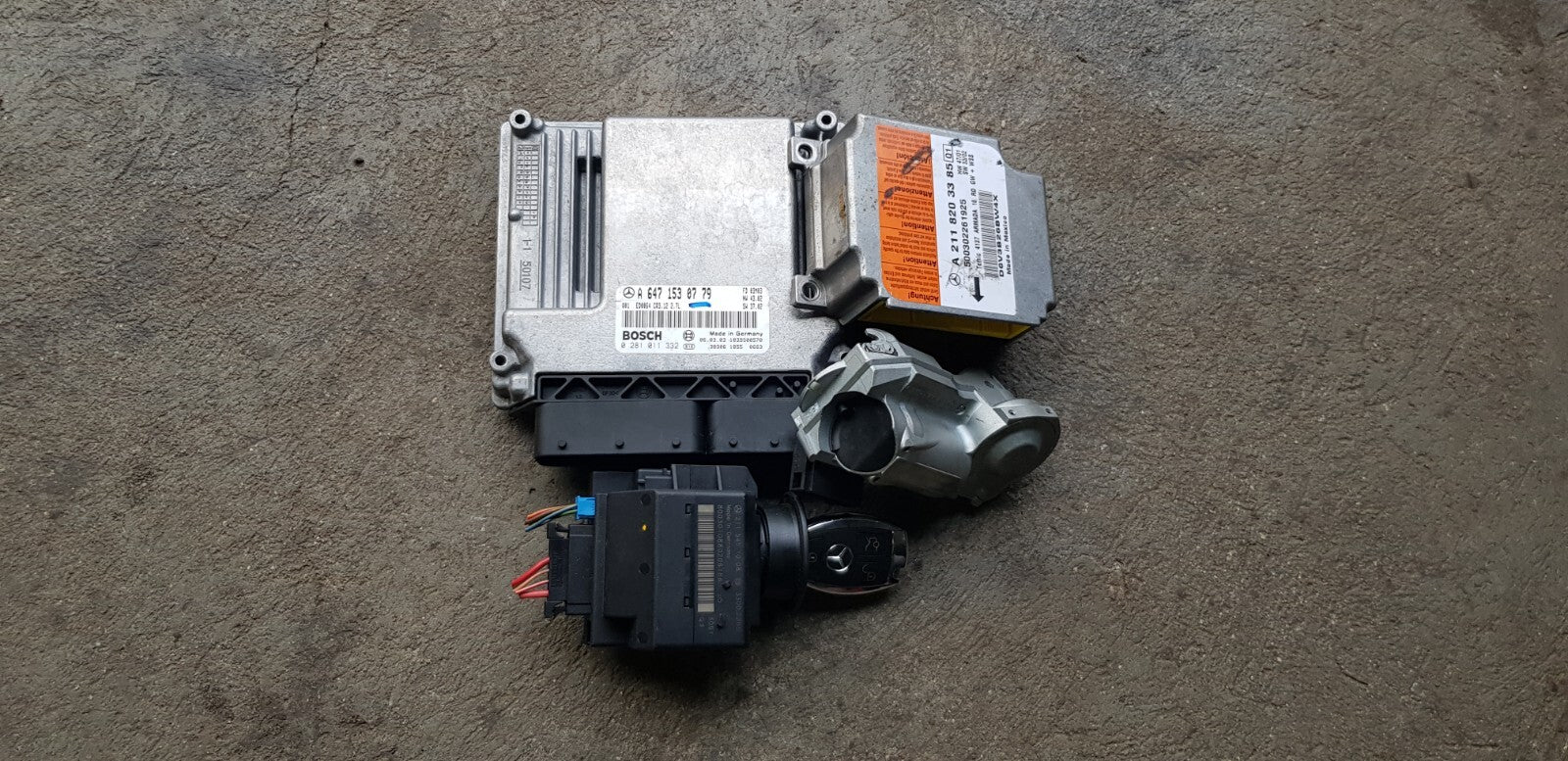 Mercedes W211 Motorsteuergerät mit Wegfahrsperre A 6471530779 0281011332